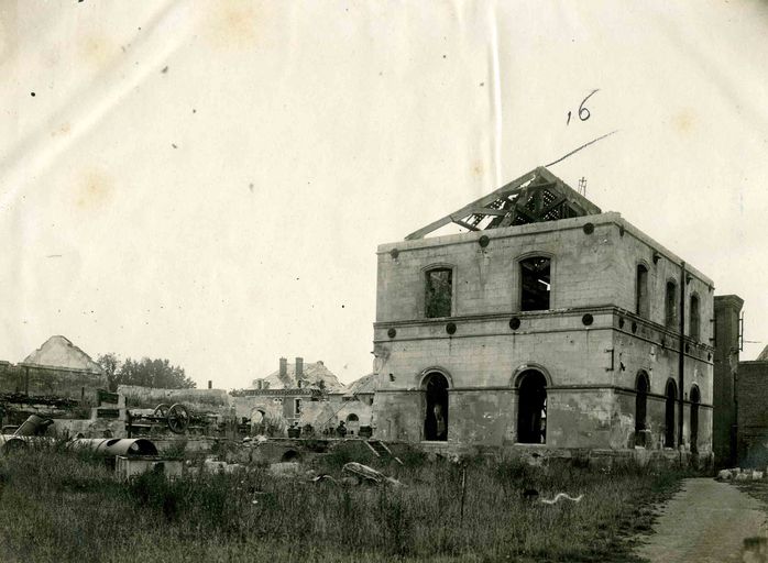 Ancienne abbaye cistercienne puis filature de coton et tissage de la Société des établissements d'Ourscamp, puis Compagnie d'Ourscamp, puis Société d´Ourscamp Mercier Meyer, puis Moritz et Cie