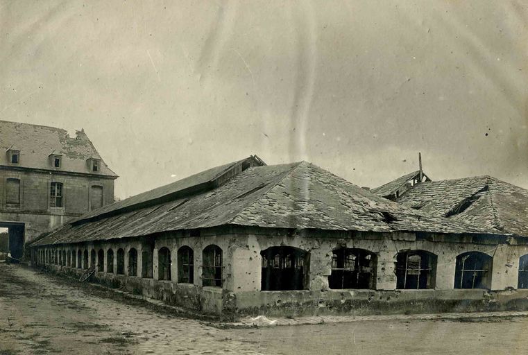 Ancienne abbaye cistercienne puis filature de coton et tissage de la Société des établissements d'Ourscamp, puis Compagnie d'Ourscamp, puis Société d´Ourscamp Mercier Meyer, puis Moritz et Cie