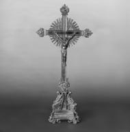 Croix d'autel et quatre chandeliers