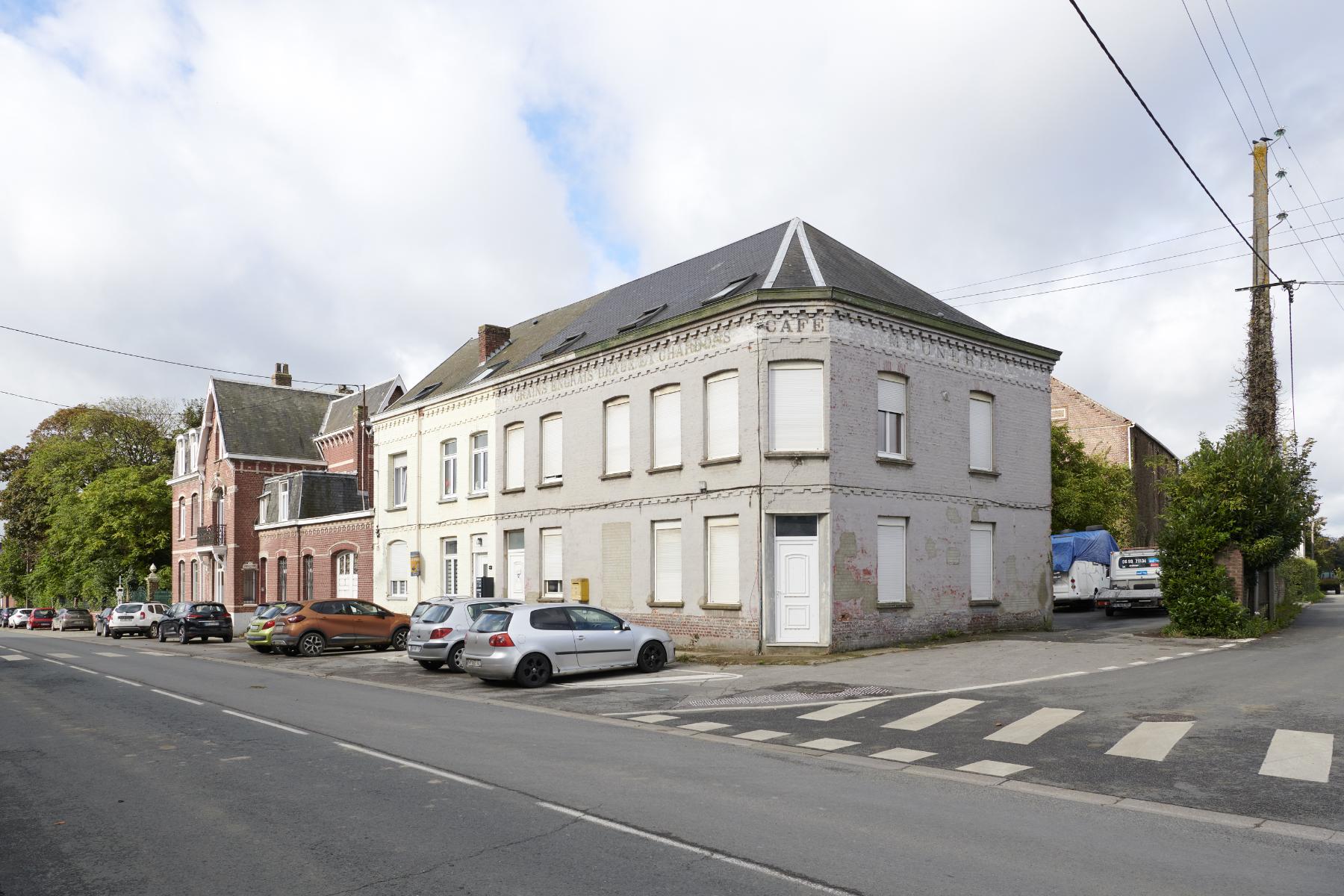 Ancienne maison de commerce des établissements "moulin Campagnie Frère et Soeurs", actuellement logements