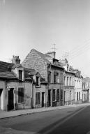 Hôtels, maisons, immeubles