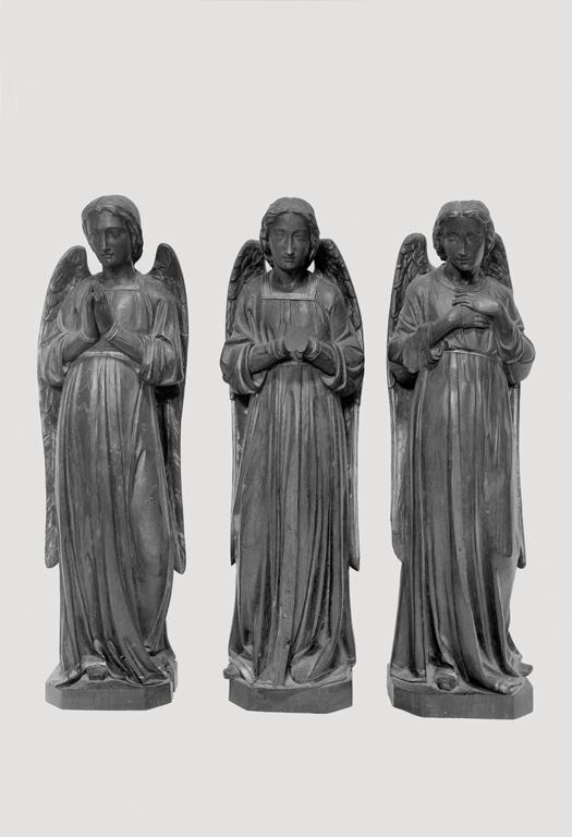 Ensemble de 3 statuettes de style néo-gothique : Anges adorateurs