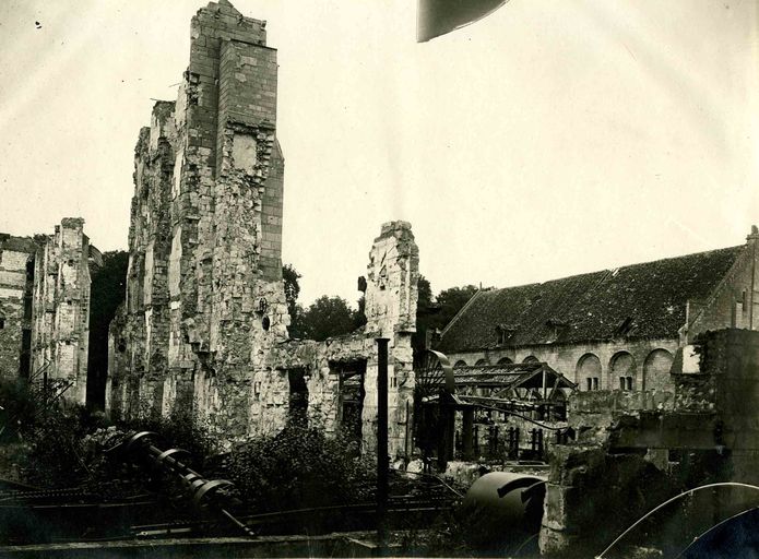 Ancienne abbaye cistercienne puis filature de coton et tissage de la Société des établissements d'Ourscamp, puis Compagnie d'Ourscamp, puis Société d´Ourscamp Mercier Meyer, puis Moritz et Cie