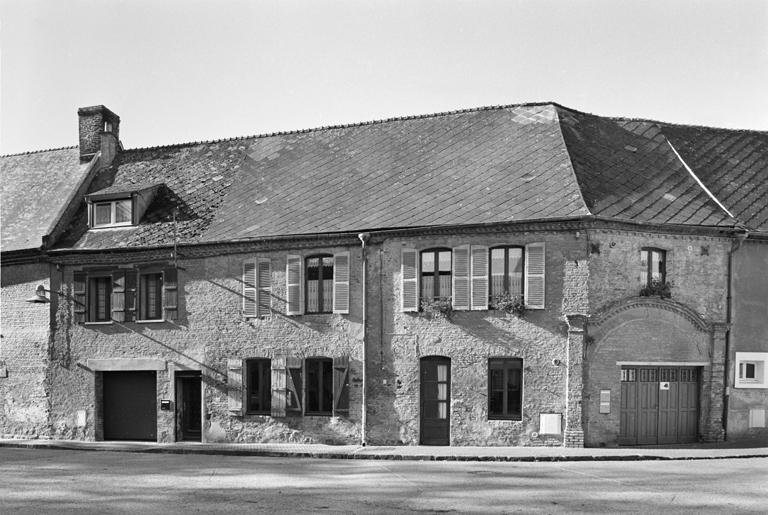 Ancienne ferme seigneuriale, dite la cense de Résigny