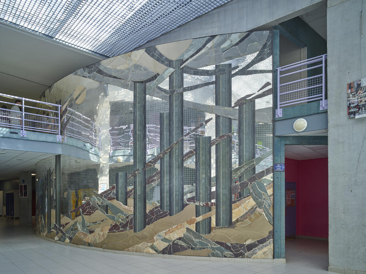 Fresque murale en marqueterie d'ardoise, roches et miroirs