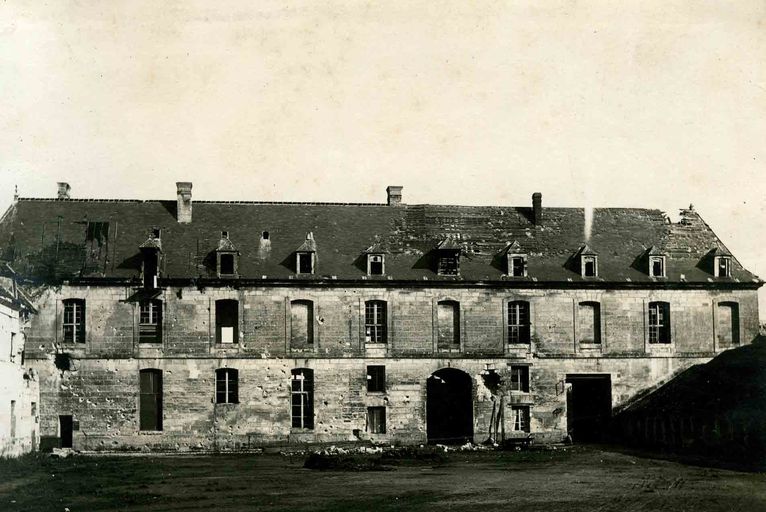 Ancienne abbaye cistercienne puis filature de coton et tissage de la Société des établissements d'Ourscamp, puis Compagnie d'Ourscamp, puis Société d´Ourscamp Mercier Meyer, puis Moritz et Cie