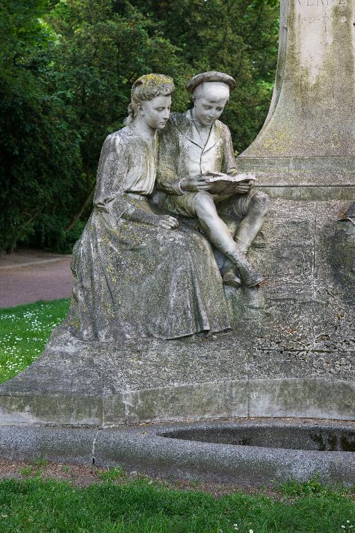 Monument à Jules Verne