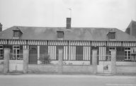 Ancienne maison, puis école primaire de garçons et de filles