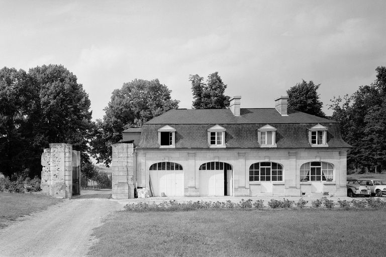 Ancienne abbaye de chartreux Saint-Louis dite Abbaye du Mont Renaud (détuite), puis château