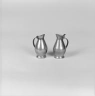 Deux burettes