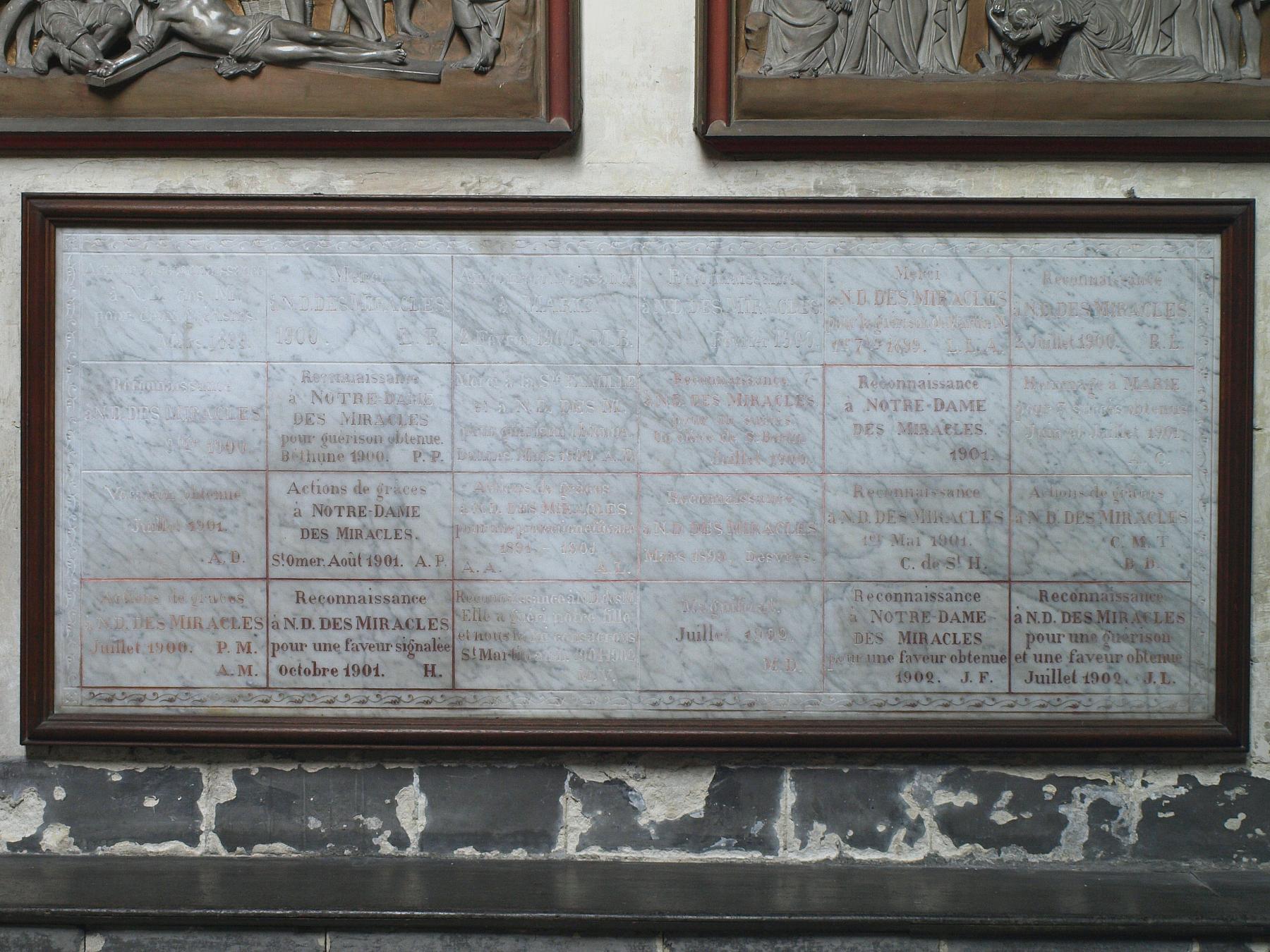 Ensemble de 24 plaques commémoratives ex-votos : Remerciements à Notre-Dame-des-Miracles