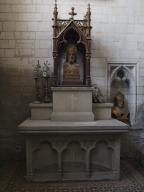 Ensemble de l'autel de la 3e chapelle nord, dite chapelle saint-Erkembode (autel, exposition, degré d'autel, gradin d'autel)