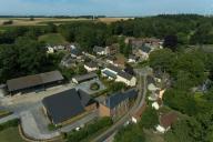 Le village d'Oursel-Maison et le hameau de la Neuve-Rue