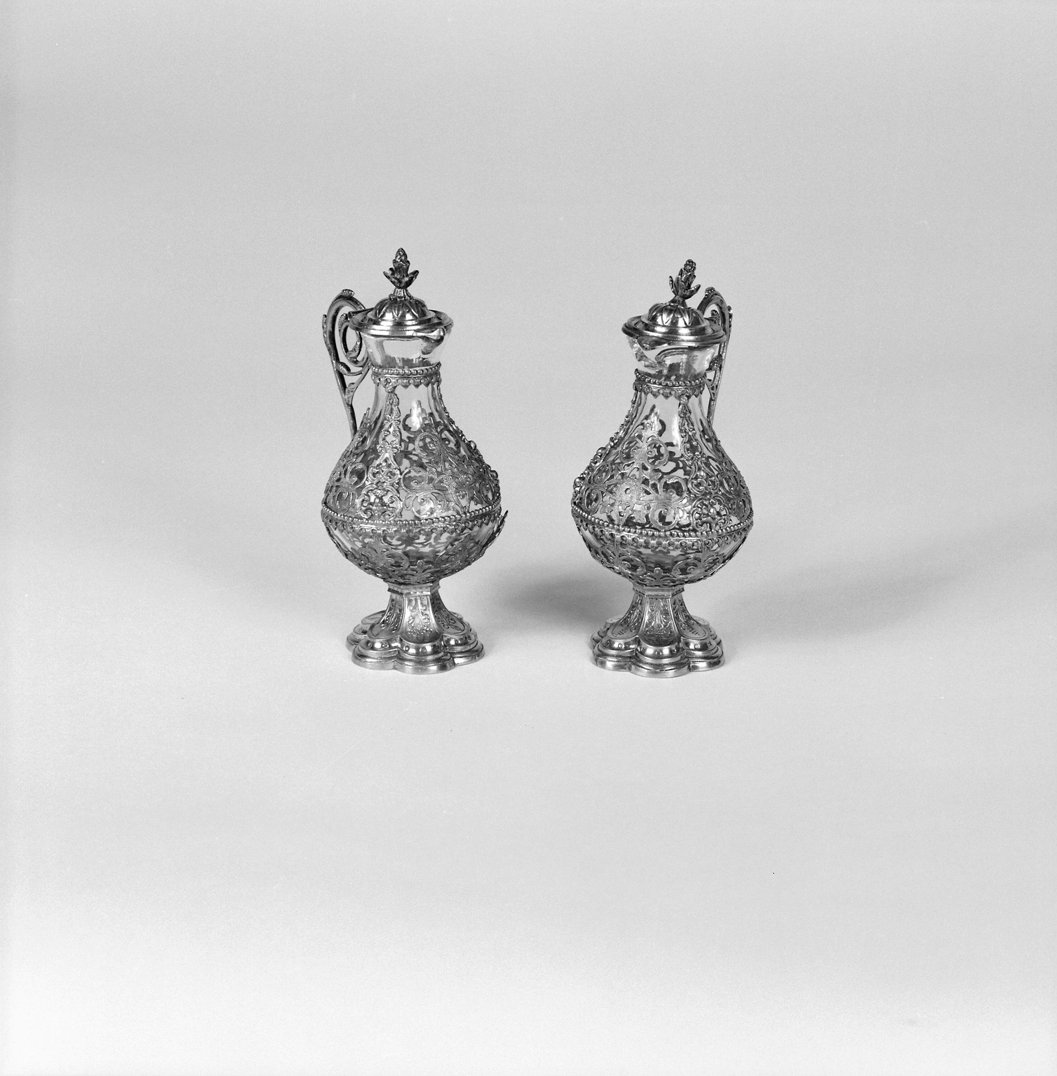 Deux burettes