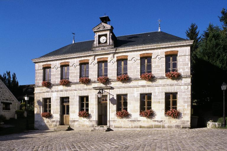 La mairie-école de Fleury