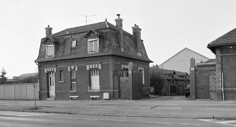 Ancienne brosserie et usine de tabletterie Michaelis, puis de la SA des bois ouvrés, puis Dupont, usine de petite métallurgie de la Société d'Installation Thermique et Hydraulique, puis TAS