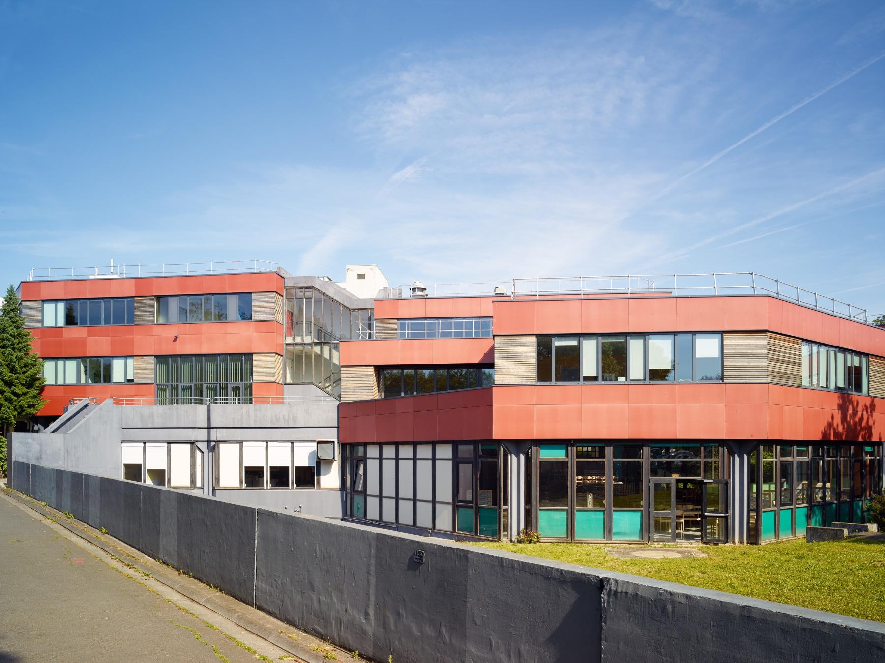 Le lycée Raymond-Queneau (quartier le Pont-de-Bois).