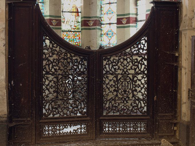 Porte de la chapelle des fonts baptismaux