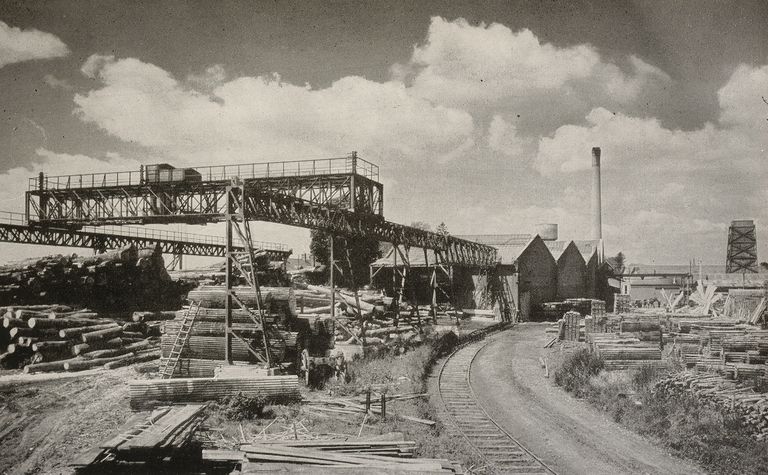 Ancienne sucrerie de betteraves Massignon et Dufour, devenue usine de matériel agricole Robart, puis scierie Petit