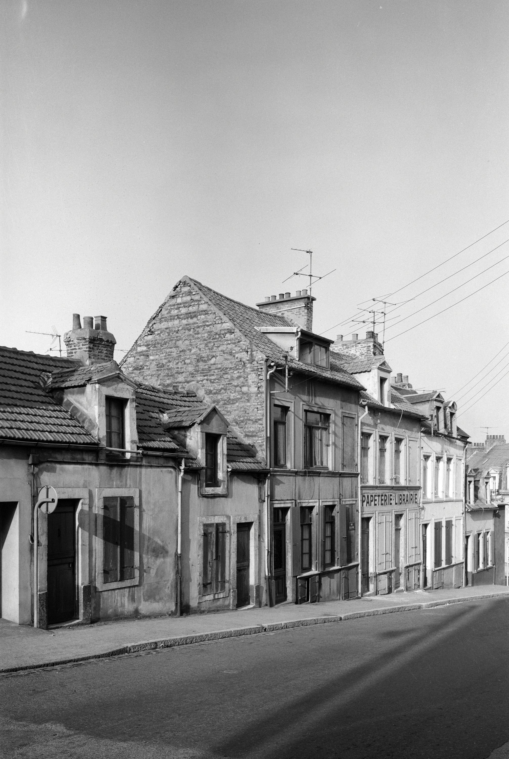 Hôtels, maisons, immeubles