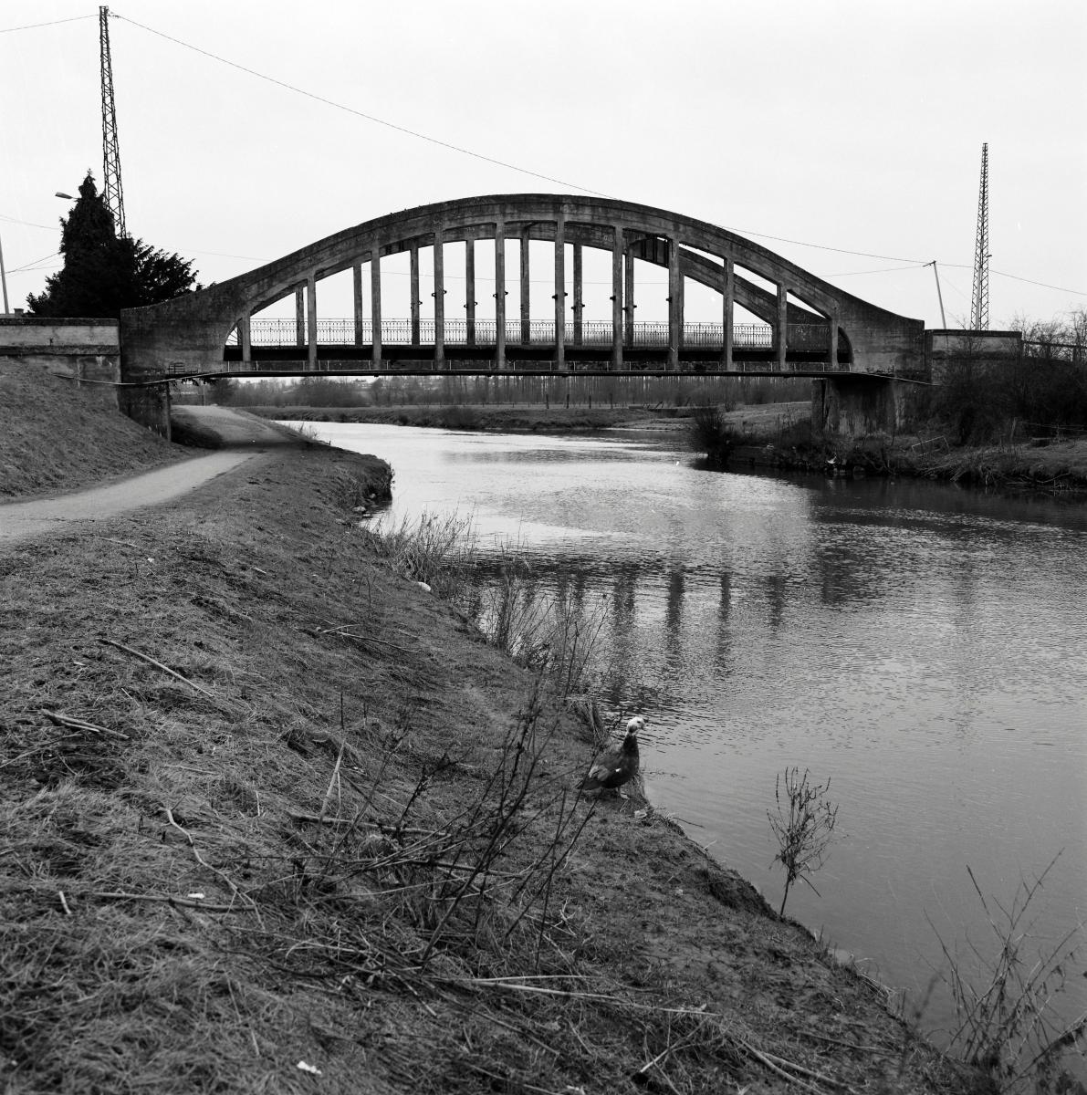 Rivière aménagée dite rivière canalisée de la Sambre