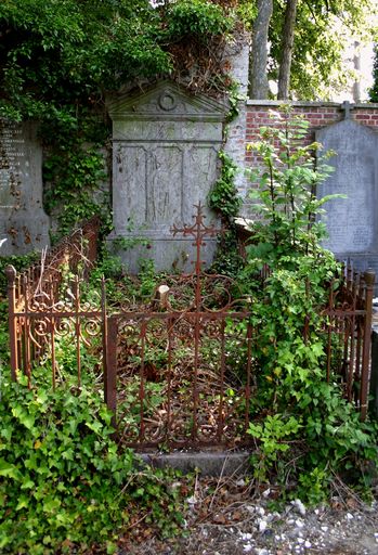 Tombeau (stèle funéraire) de la famille Frassy et Bienaimé