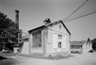 Ancienne brosserie Commelin Brénier, puis usine de meubles Duterne, puis usine de matériel radioélectrique Imperator Radiotélé, puis Constructions Electroniques de l'Oise, puis Radiotélévision de l'Oise