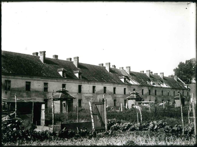 Ancienne abbaye cistercienne puis filature de coton et tissage de la Société des établissements d'Ourscamp, puis Compagnie d'Ourscamp, puis Société d´Ourscamp Mercier Meyer, puis Moritz et Cie