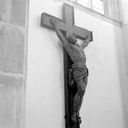 Statue (figure colossale) : Christ en croix