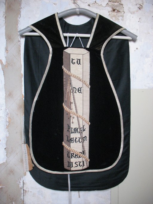 Ensemble : chasuble, étole, manipule, voile de calice, bourse de corporal (ornement noir, No 2)