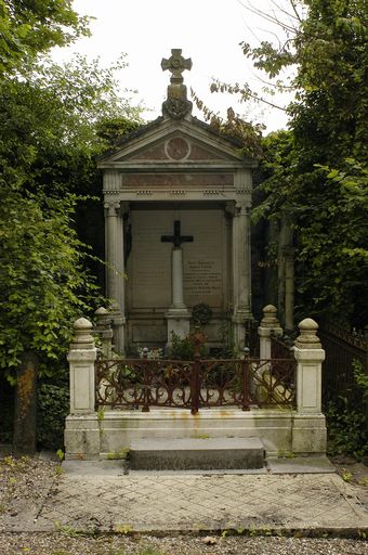 Tombeau (niche) de la famille de l'entrepreneur Georges Legueur [Legueur-Defosse]