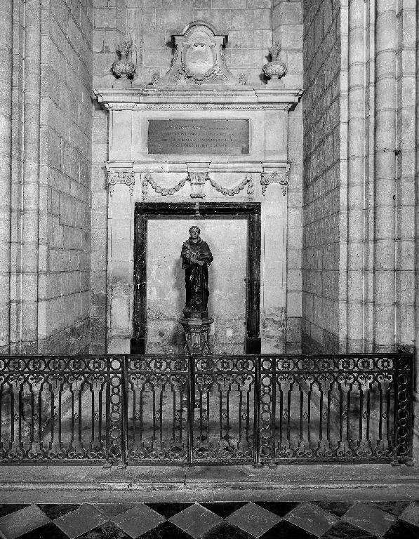 Monument commémoratif de la restauration du chœur au 18e siècle