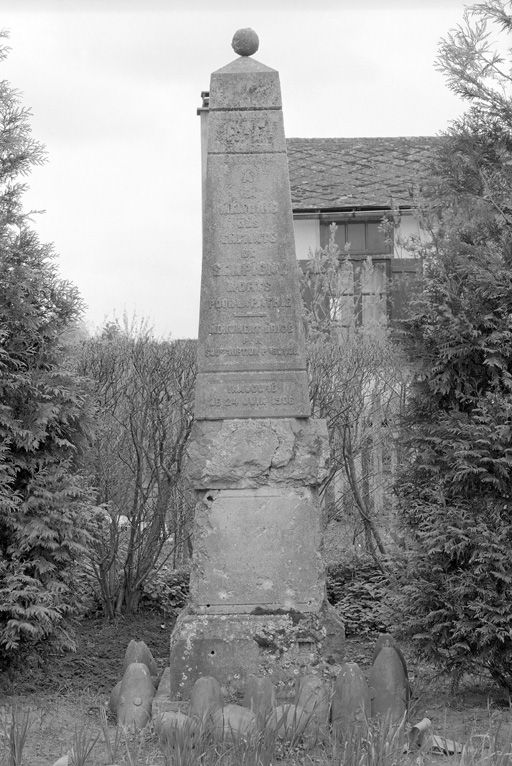 Monument aux morts de la guerre de Crimée et de la guerre de 1870 à Sempigny