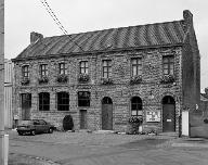 Ancienne école primaire de garçons et mairie, actuellement mairie et salle des fêtes de Sars-et-Rosières