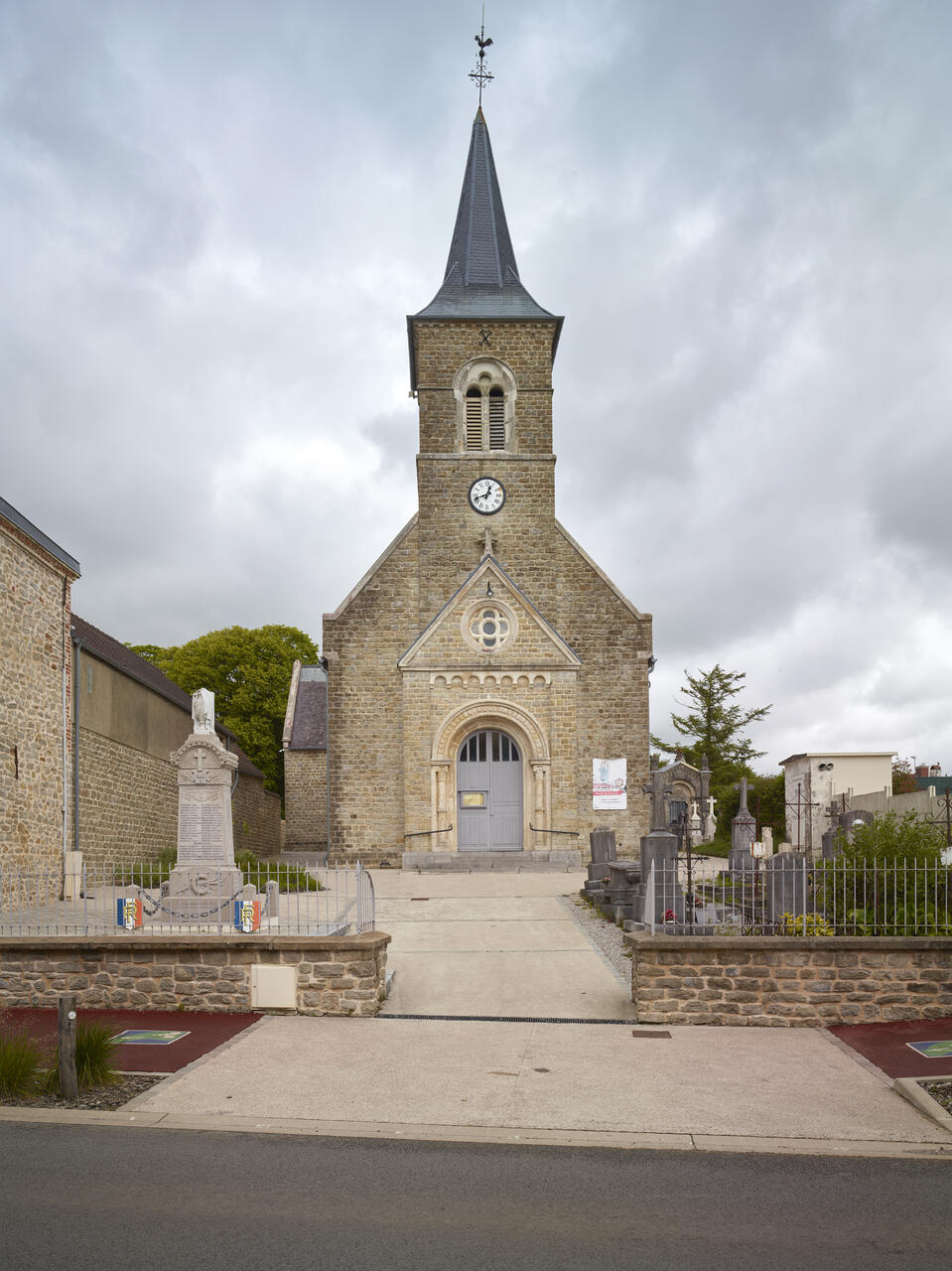 Église Saint-Jean-Baptiste et son cimetière