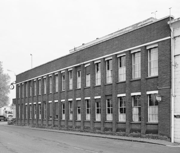 Ancienne usine de pâte à papier Mayen, huilerie Nourylande, puis Robbe et usine de produits chimiques Novance