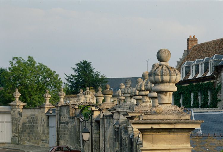 L'ensemble canonial de Noyon