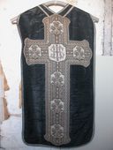 Ensemble : chasuble, étole, manipule, voile de calice, bourse de corporal (ornement noir, No 3)