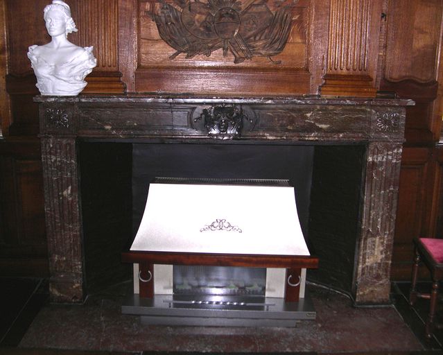 Manteau de cheminée de la salle des mariages