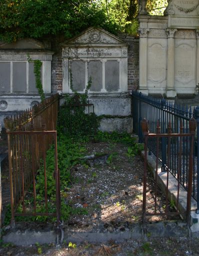 Tombeau (stèle funéraire) de la Famille Emerelle-Dury