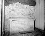 Douze demi-reliefs