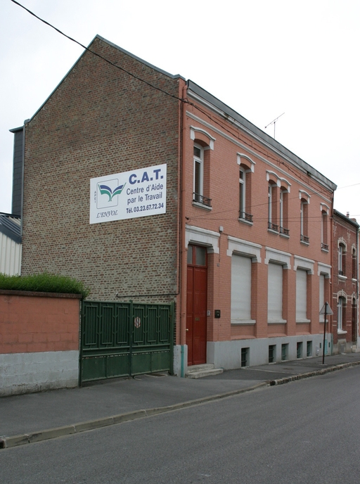 Ancienne broderie mécanique Muser Brothers, tissage Veleine puis Richard Saby et Cie, actuellement usine de petit matériel électrique (CAT de l'Envol)