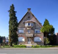 Ancienne ferme, propriété de M. Jean Peugniez, puis maison