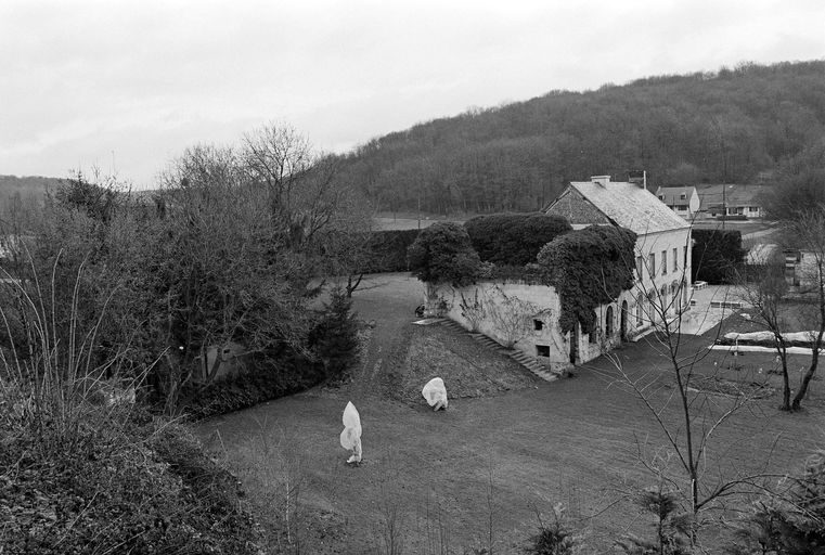 Ancien moulin à farine, dit Moulin Flobert, devenu sucrerie de betteraves Bride, puis Larangot Frères et Cie, puis SA Sucrière de Berneuil-sur-Aisne