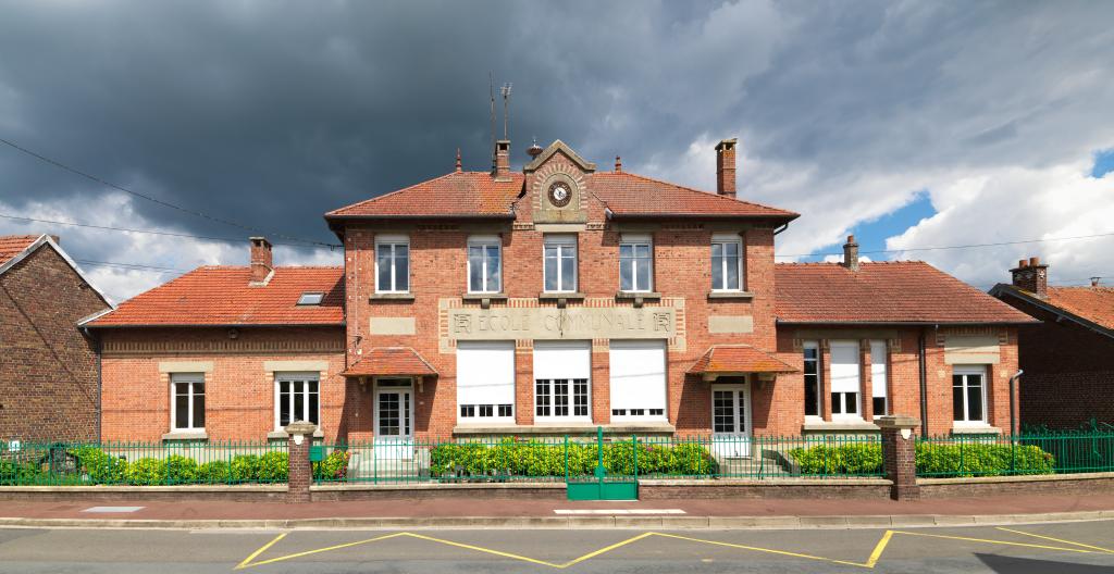 Mairie et école primaire de Varesnes