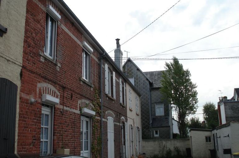 Ensemble de cinq logements à cour commune