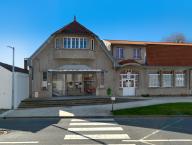 Ancienne école de garçons de Villers-Bretonneux (actuelle école primaire Victoria et musée franco-australien).