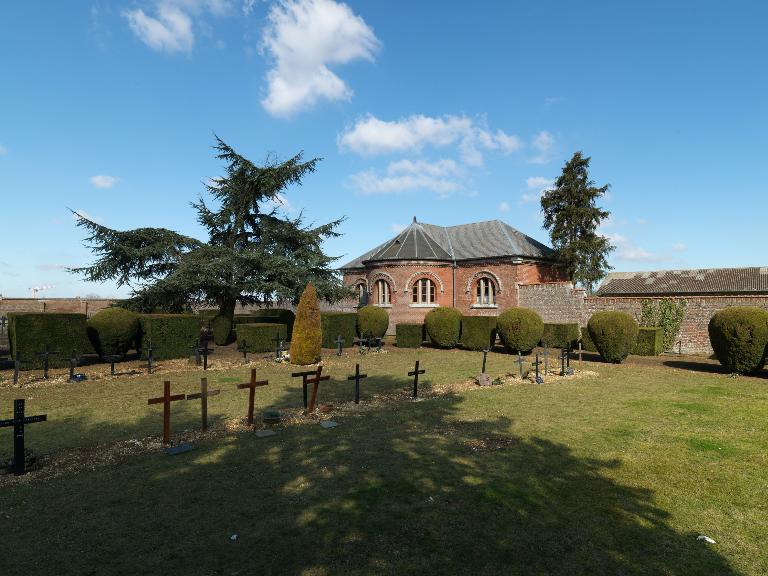 Cimetière de l'ancien asile d'aliénés de Dury (actuel centre hospitalier Philippe-Pinel)