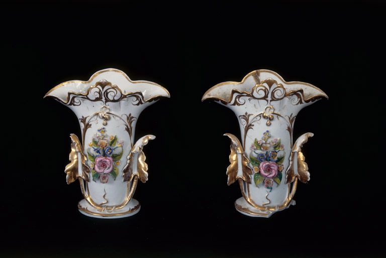 Ensemble de 2 vases d'autel