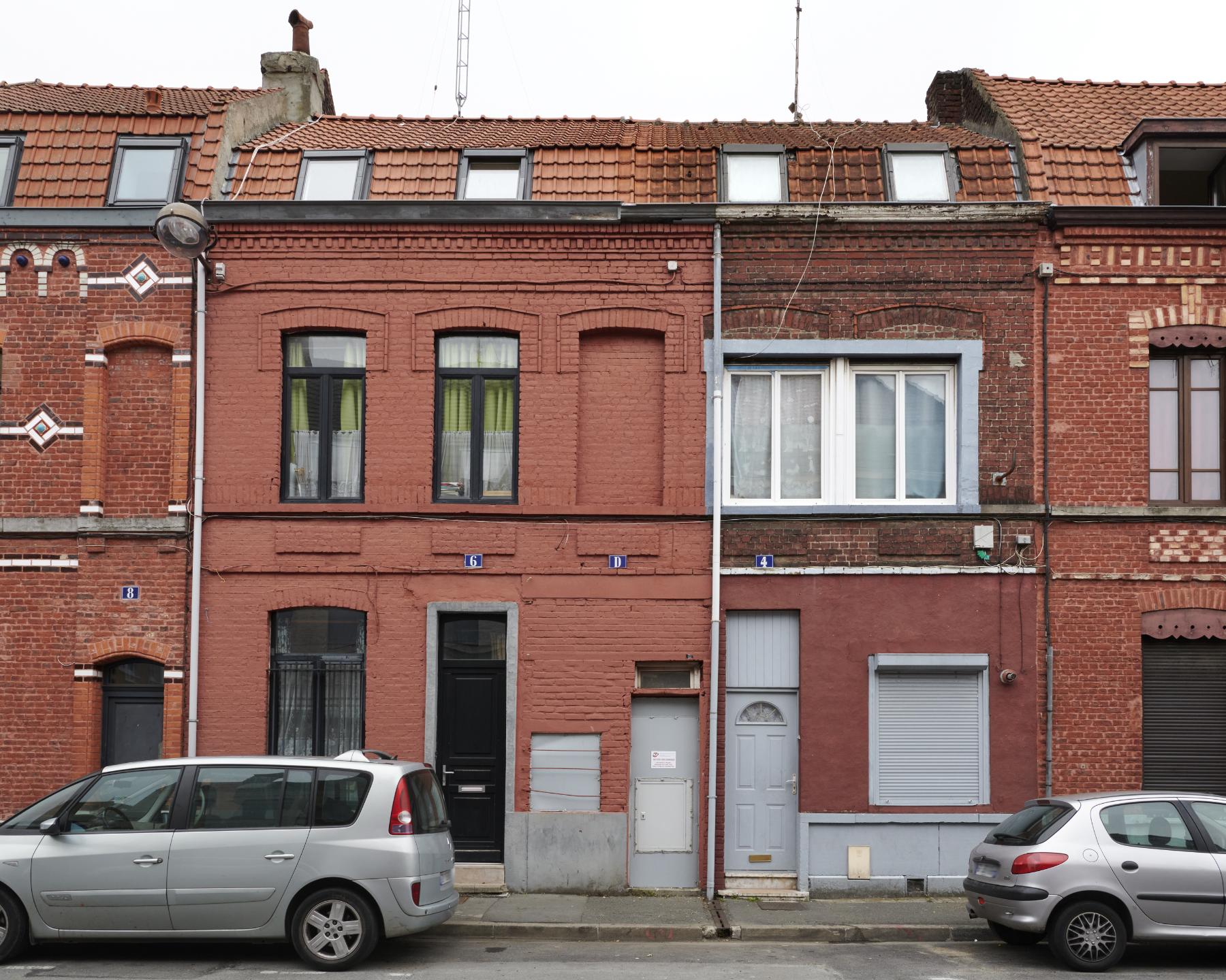 Maisons en série (série de 2 ), dite choque courte